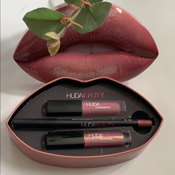 HUDA BEAUTY Other - Huda beauty contour & strobe set